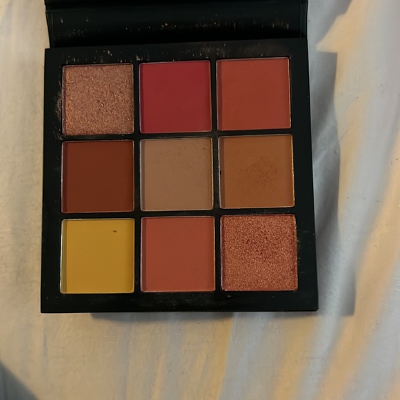 Huda beauty, coral obsession - Picture 2 of 2